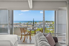Oceanfront Oasis in Ilikai Hotel apts